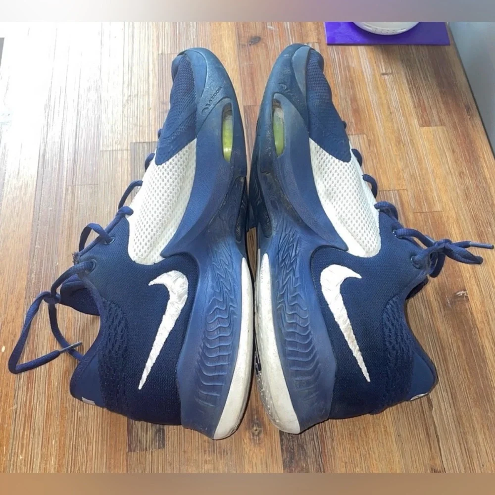 Nike Basketball Shoes - Picture 6 of 9